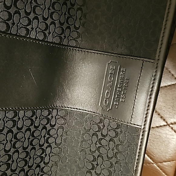 COACH DIAPER BAG OR CAN DOUBLE AS A WORK / LAPTOP MESSENGER BAG - Picture 2 of 7